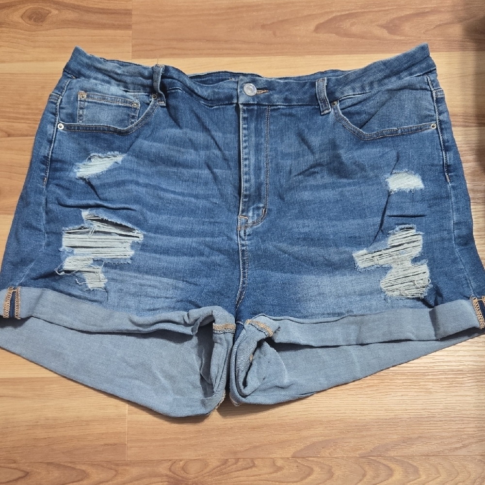 Rue21 curvy ripped jean shorts